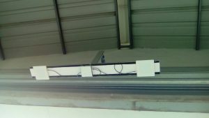 Lector RFID UHF fijo con antenas colgado del techo